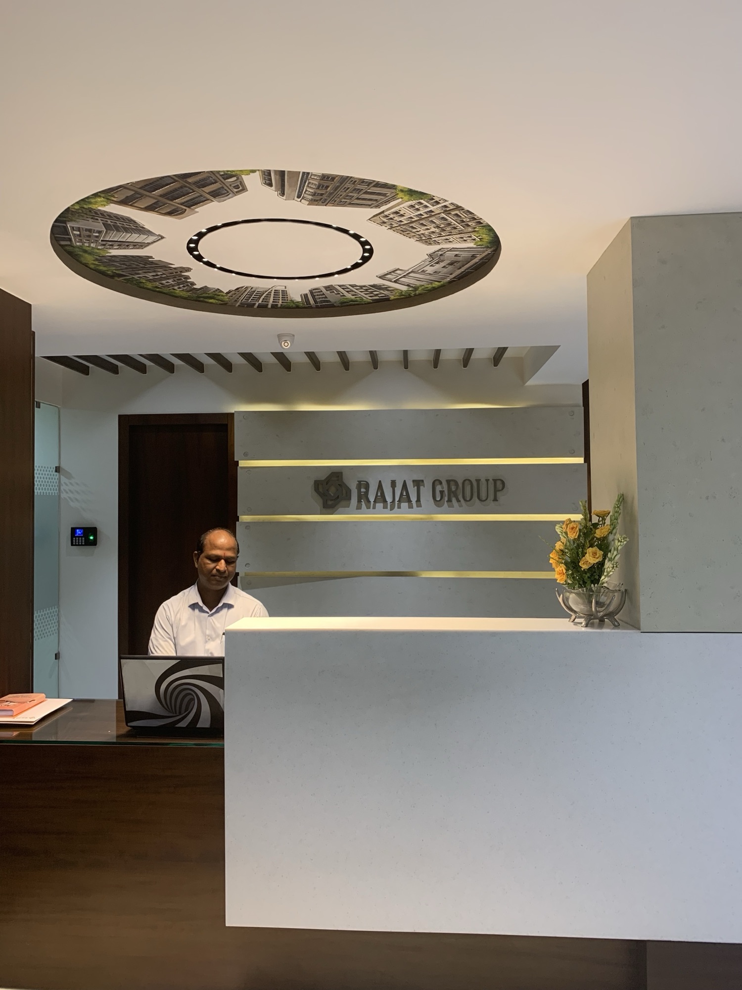 An art programme for a commercial project — The Artemist