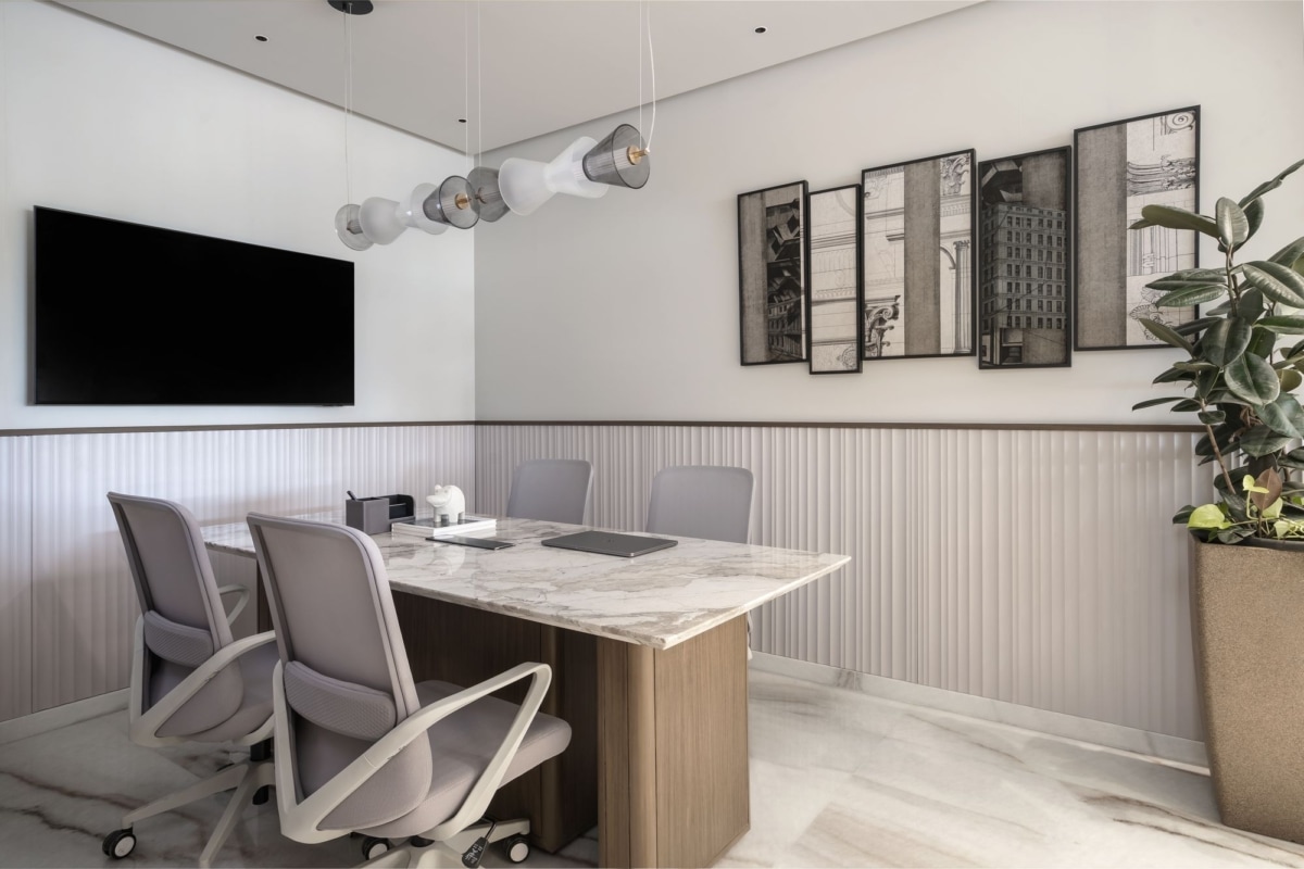 An art programme for a commercial project — The Artemist